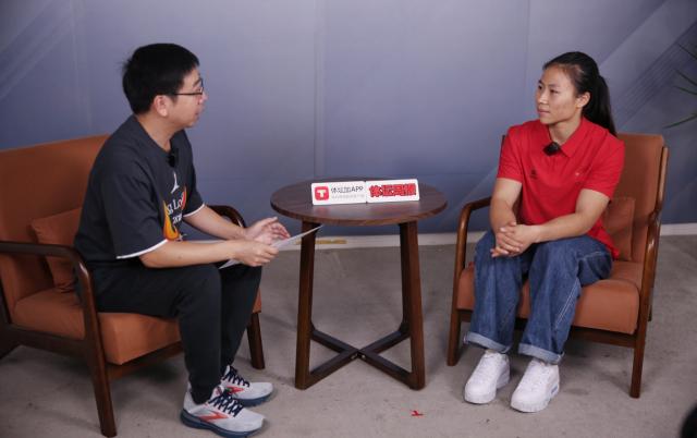 星空体育-专访邓丽娟：我肯定比6秒18要强