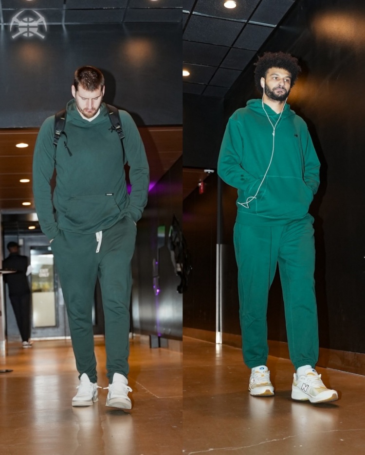 星空体育官网-连帽衫军团！掘金众将穿搭：约基奇&amp;穆雷深绿配色 哈达威与众不同